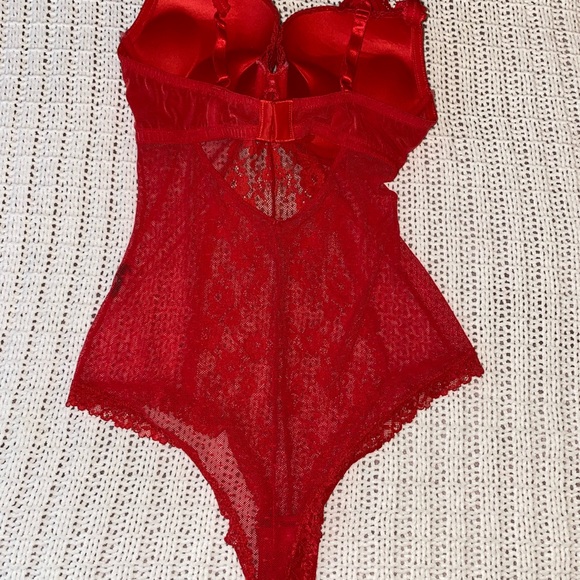 Body Red - Picture 1 of 2